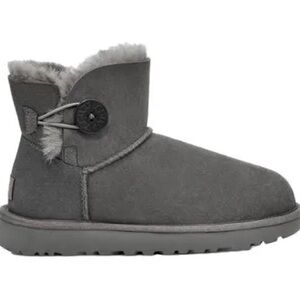 UGG Mini Bailey Button ll Shearling Short Boots Women’s 7